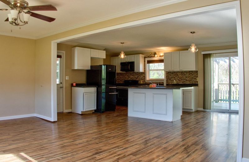 1115 Mayors Dr, Sevierville, TN 37862