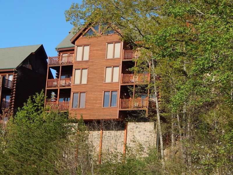 1030 Black Bear Cub Way, Sevierville, TN 37862