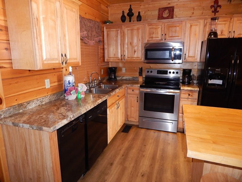 1030 Black Bear Cub Way, Sevierville, TN 37862