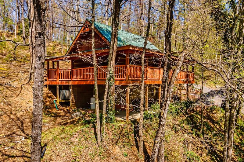 1453 Silver Poplar Ln, Sevierville, TN 37876