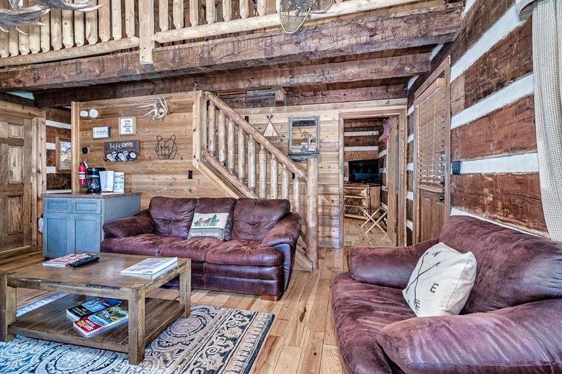 1453 Silver Poplar Ln, Sevierville, TN 37876