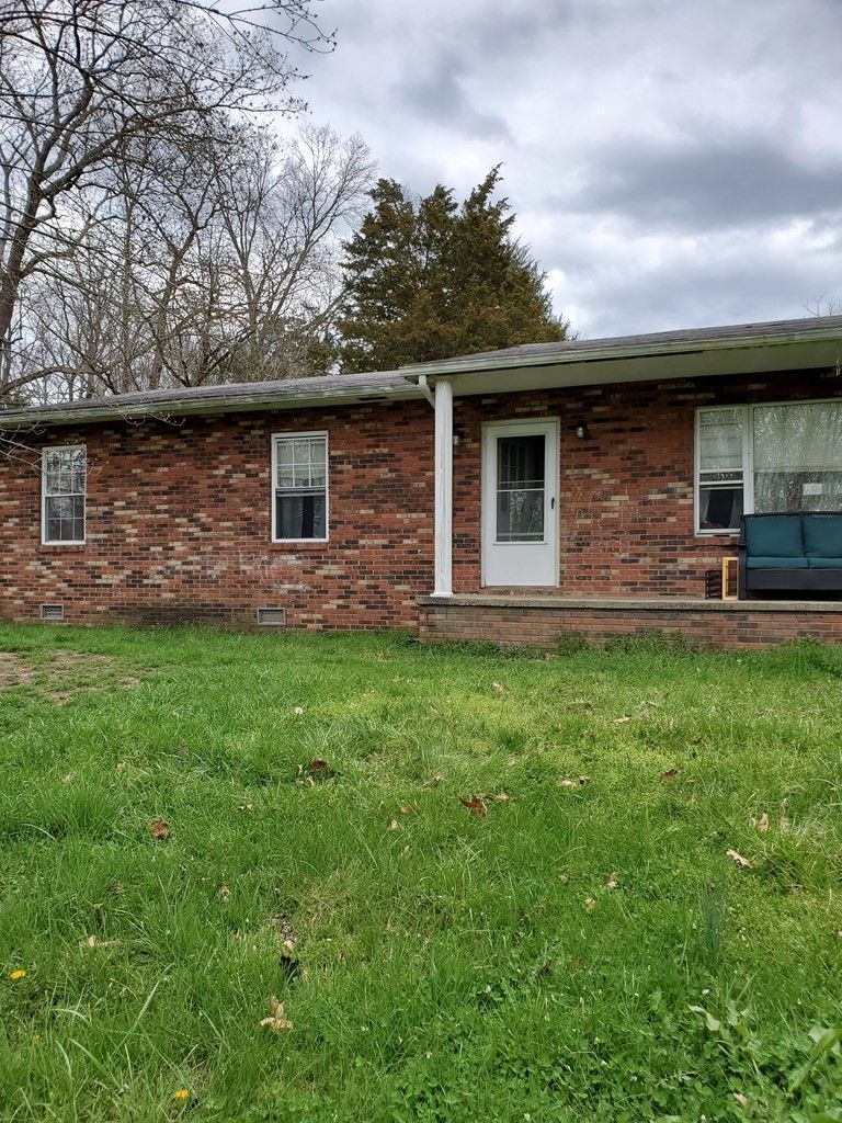1212 Village Dr, Sevierville, TN 37862