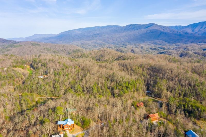 19 Treehouse Ln, Sevierville, TN 37876