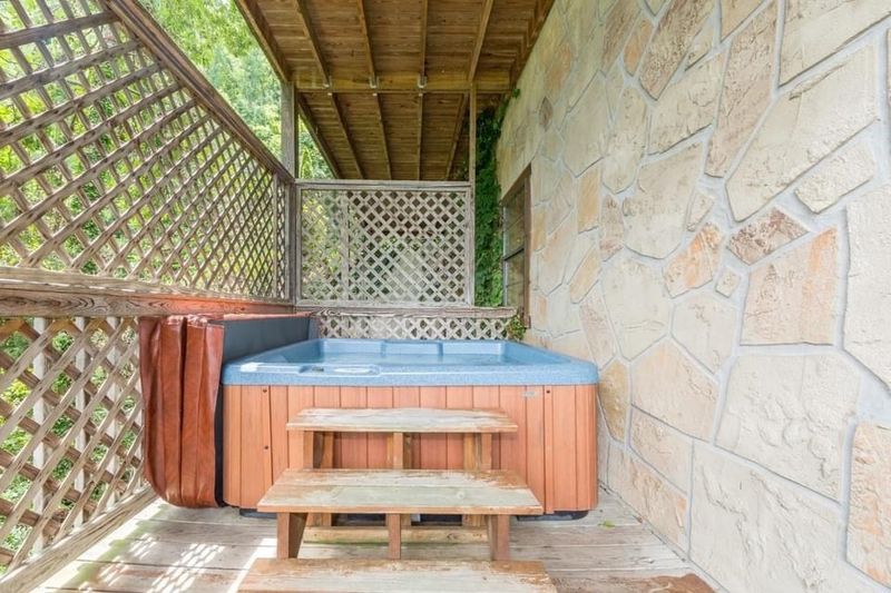 2448 Walnut Ridge Way, Sevierville, TN 37862