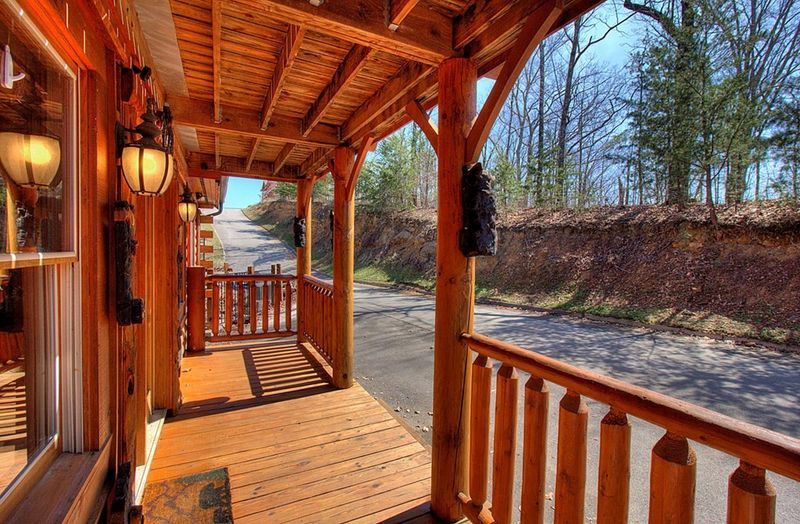 1415 Eagle Cloud Way, Sevierville, TN 37862