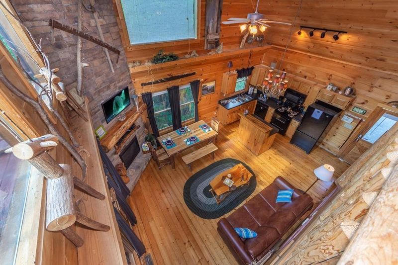 1825 Cherry View Ln #HONEYBEEHOLLER, Sevierville, TN 37876