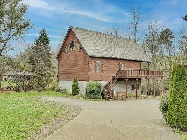 1944 Pittman Center Rd, Sevierville, TN 37876