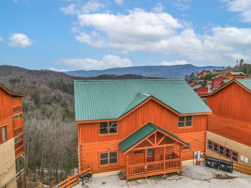 3332 Lonesome Pine Way, Sevierville, TN 37862