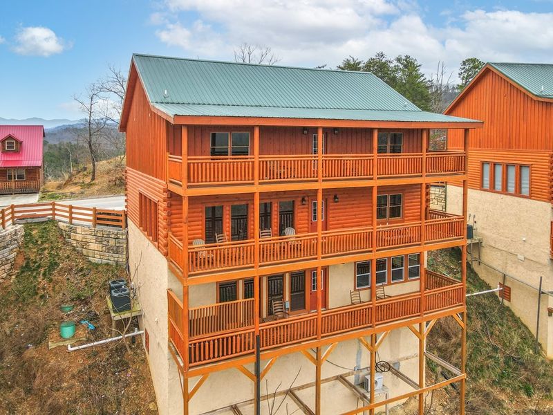 3332 Lonesome Pine Way, Sevierville, TN 37862