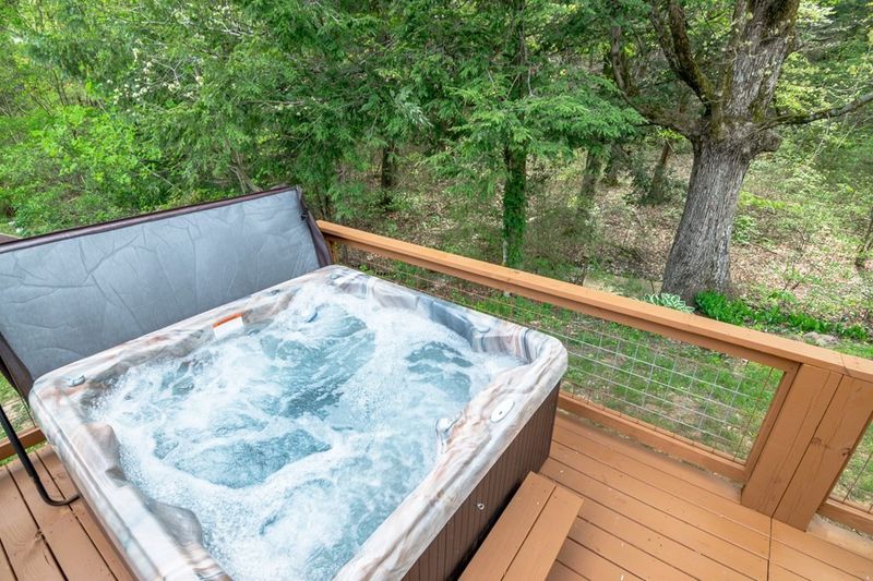4044 Wears Cove Rd, Sevierville, TN 37862
