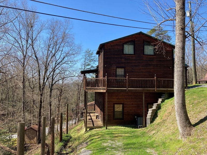 2924 Pine Haven, Sevierville, TN 37862