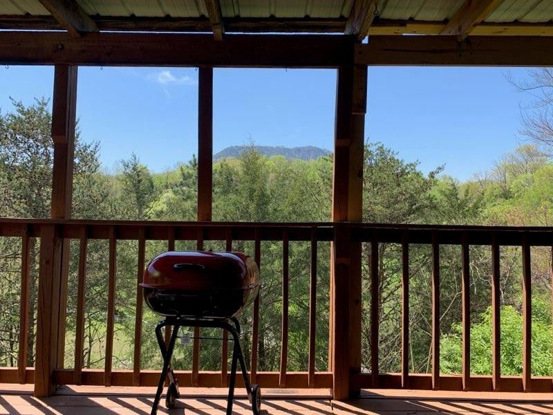1483 Honey Oaks Way, Sevierville, TN 37876