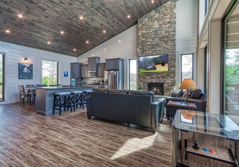 1719 Stinnet Rd, Sevierville, TN 37862