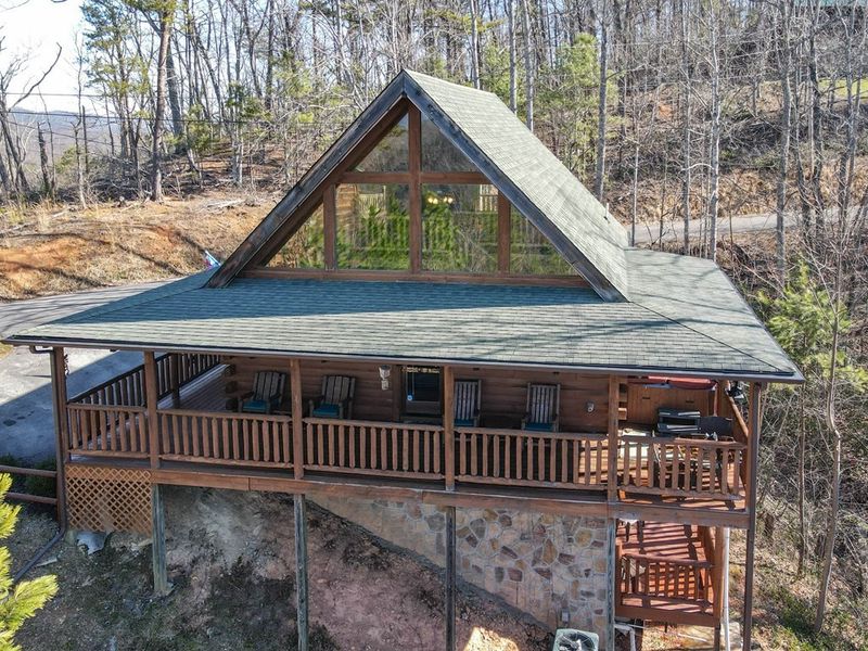 818 Ski View Dr, Sevierville, TN 37876