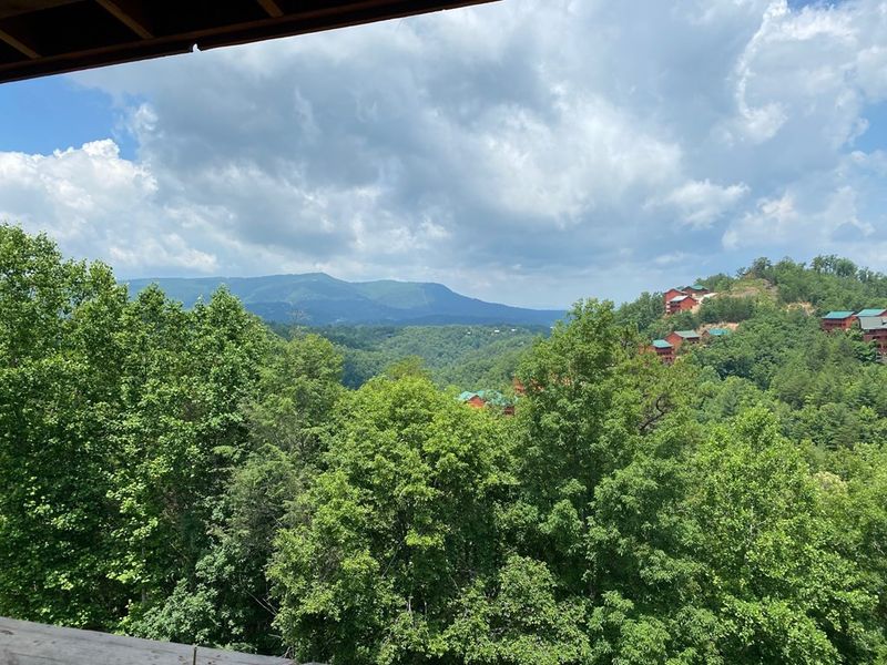 128 Tilda Hilltop Way, Sevierville, TN 37862