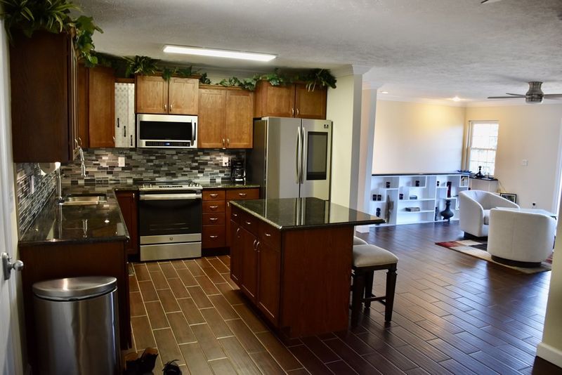 298 Lane Hl, Sevierville, TN 37876