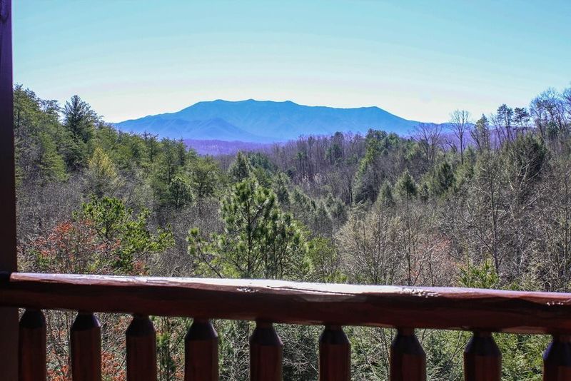 3122 Mountain Grace Ln, Sevierville, TN 37876