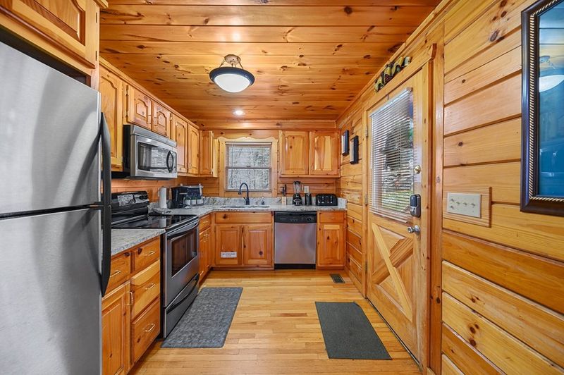 2303 Rand Rd, Sevierville, TN 37876