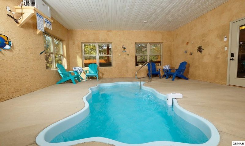 92 Bear View Rd, Sevierville, TN 37876