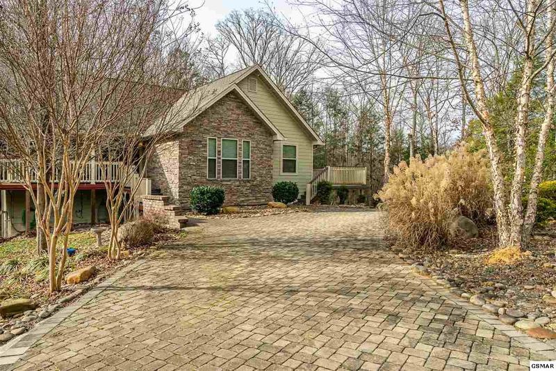 3812 Revetta Cir, Sevierville, TN 37862