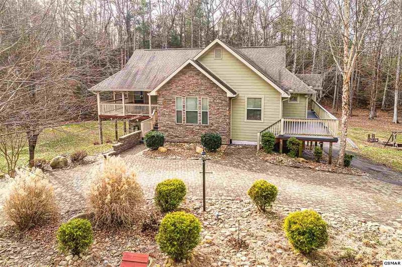 3812 Revetta Cir, Sevierville, TN 37862