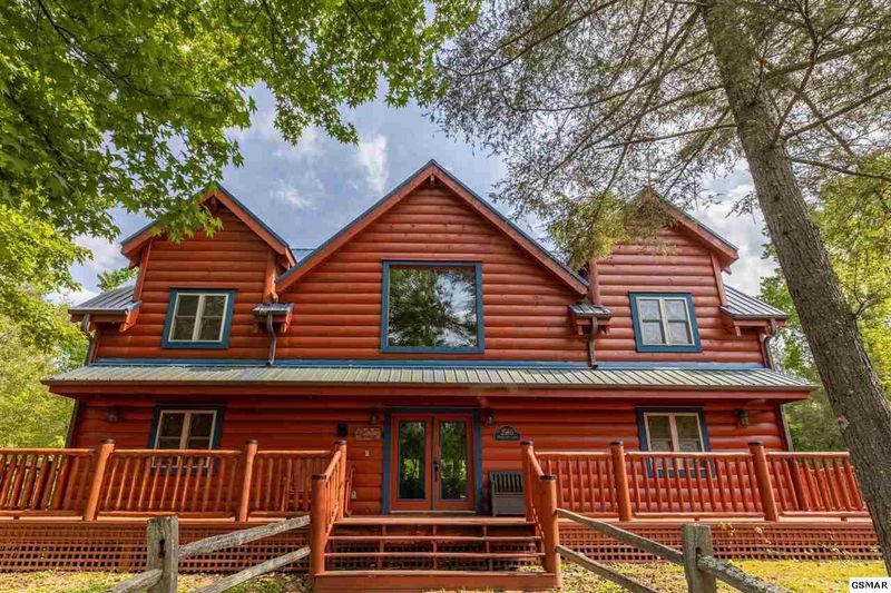 2560 Treehouse Ln, Sevierville, TN 37876