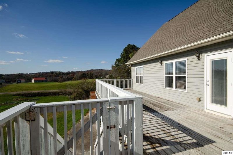 1552 Park Ln, Sevierville, TN 37876