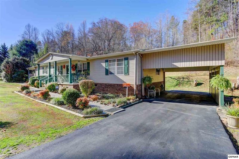 645 Apple Valley Rd, Sevierville, TN 37862