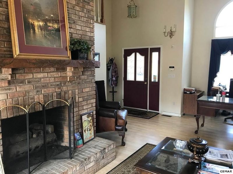 1415 Middle Creek Rd, Sevierville, TN 37862