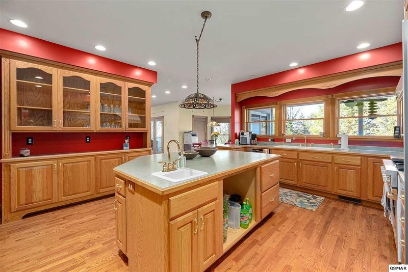 2889 Aaron Branch Way, Sevierville, TN 37876