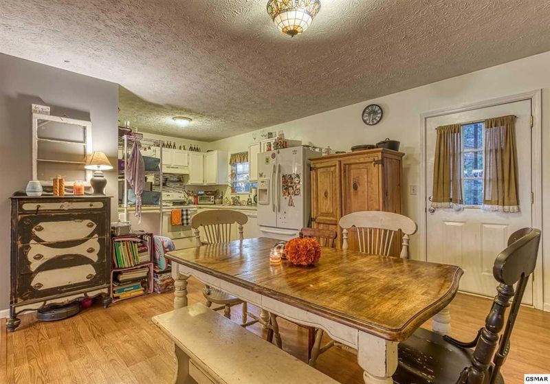 407 Eledge Farm Rd, Sevierville, TN 37876