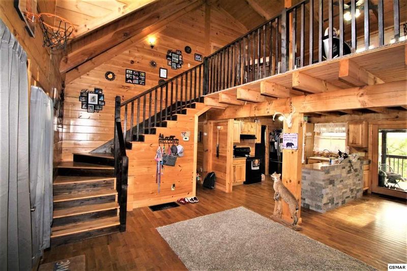 2101 Eagle Feather Dr, Sevierville, TN 37876