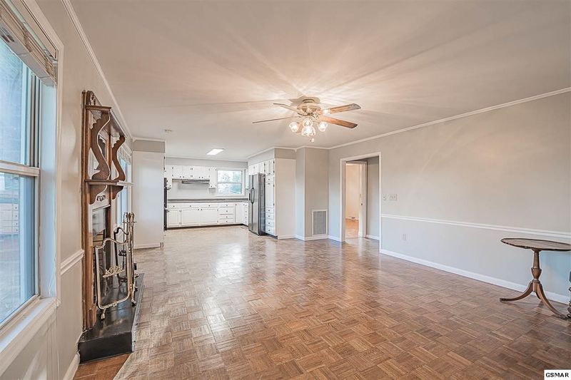 313 2nd Ave, Lenoir City, TN 37771