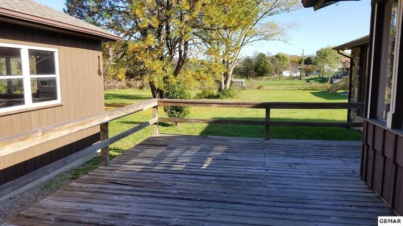 416 Apple Valley Rd, Sevierville, TN 37862
