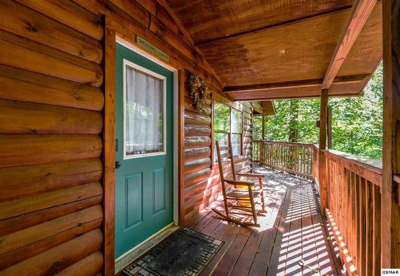 1654 Kissing Way, Sevierville, TN 37862