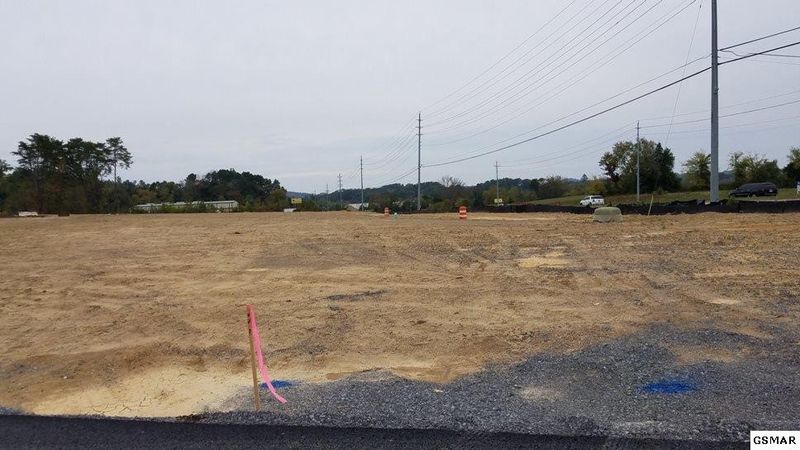 18 Veterans Blvd, Sevierville, TN 37862