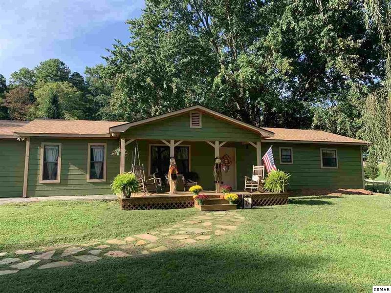 4017 Wears Cove Rd, Sevierville, TN 37862