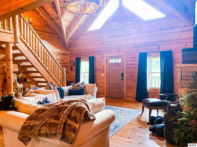 2013 Smoky Cove Rd, Sevierville, TN 37876