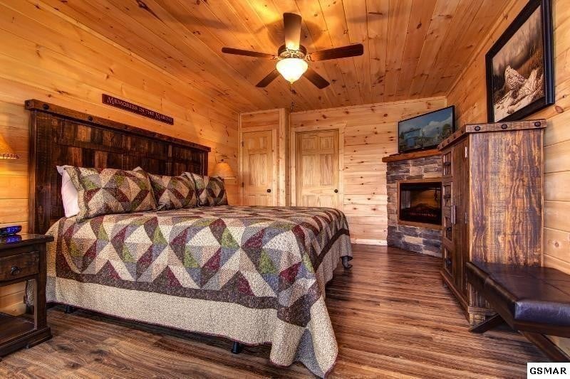 1175 Pine Mountain Rd, Sevierville, TN 37862