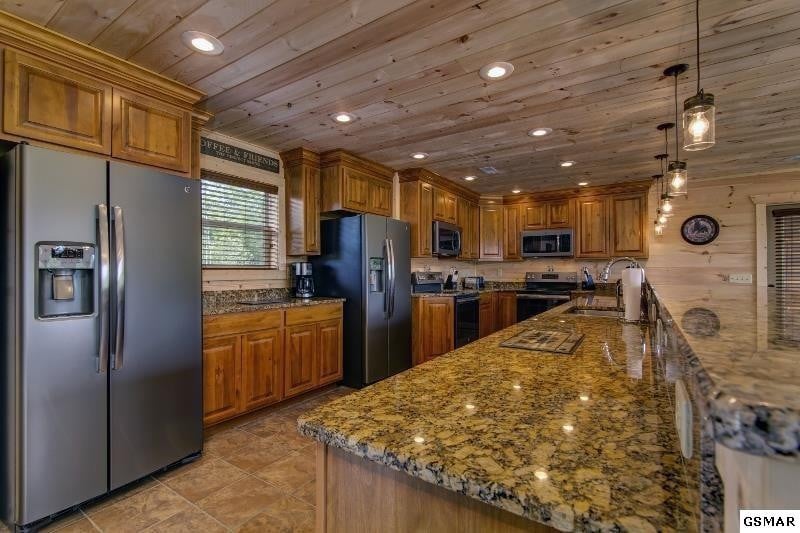 1175 Pine Mountain Rd, Sevierville, TN 37862