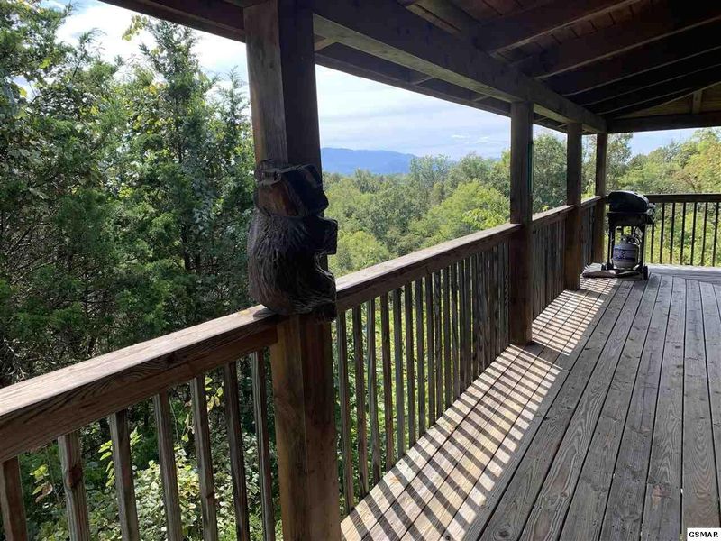 2212 Eagle Feather Dr, Sevierville, TN 37876