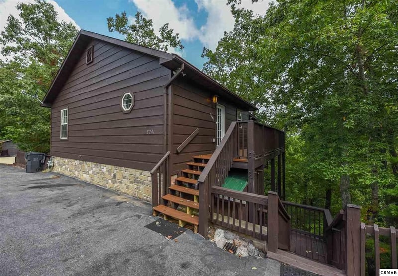 3241 Gold Dust Dr, Sevierville, TN 37863