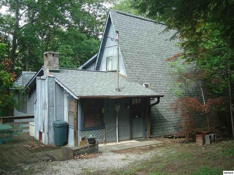 2216 Lake View Ln, Sevierville, TN 37876