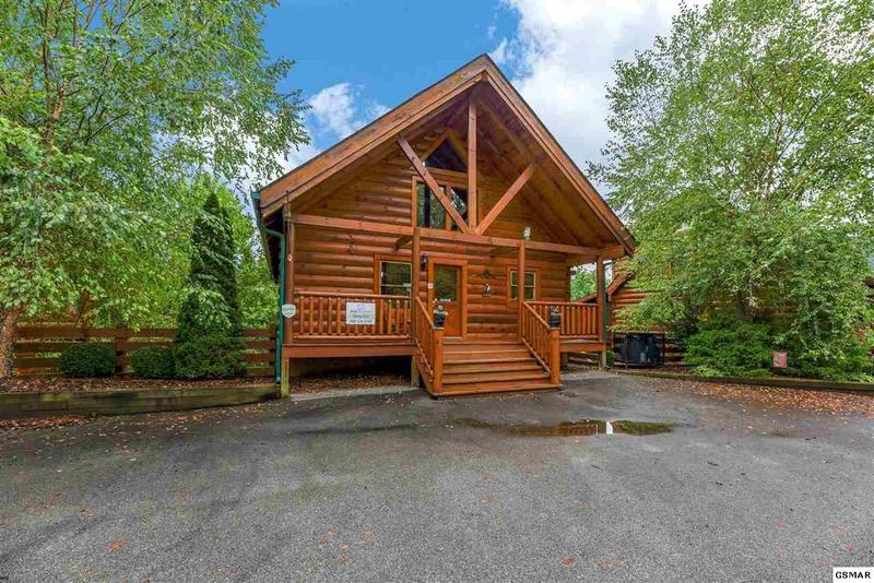 1107 Towering Oaks Dr, Sevierville, TN 37876