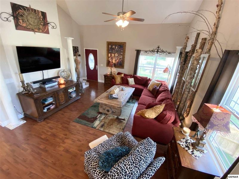 1323 Wisteria Ln, Sevierville, TN 37862