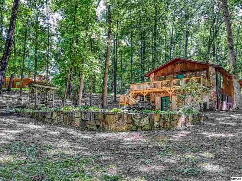 1139 Smokyview Dr, Sevierville, TN 37862