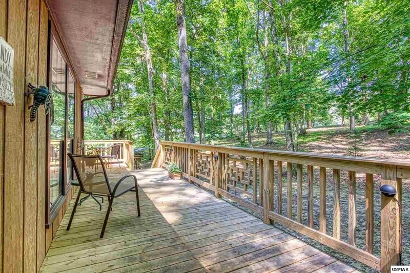 1139 Smokyview Dr, Sevierville, TN 37862