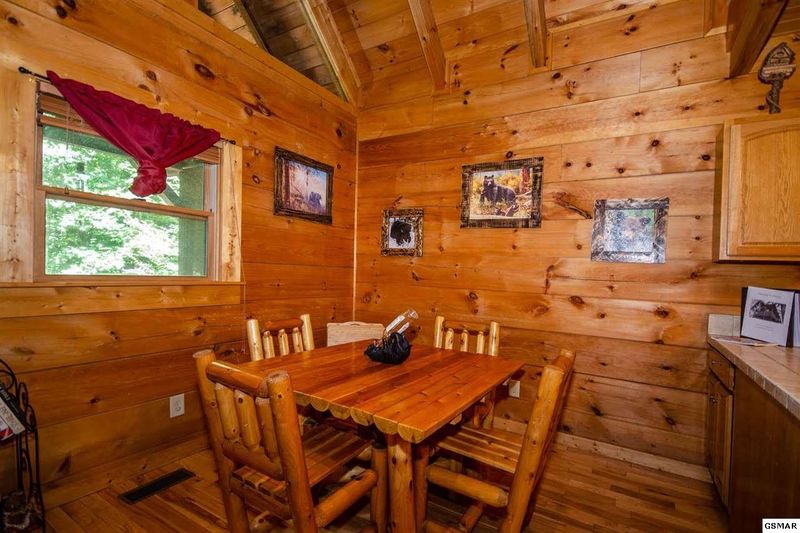 2309 View Dr #HEAVENLYTREEHOUSE, Sevierville, TN 37876