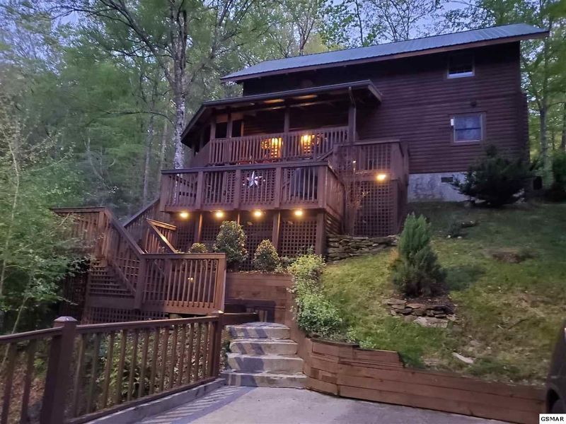 210 Smoky Mountain Way, Sevierville, TN 37876
