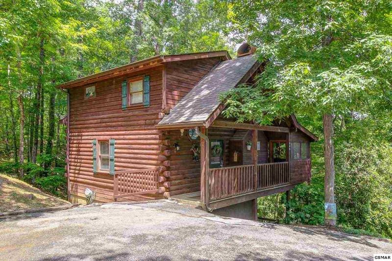 880 Bear Run Way, Sevierville, TN 37862